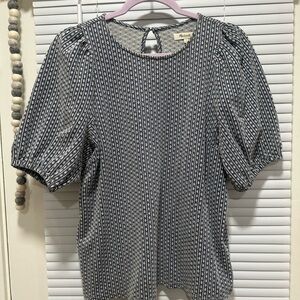 Women's Navy and White Patterned Top